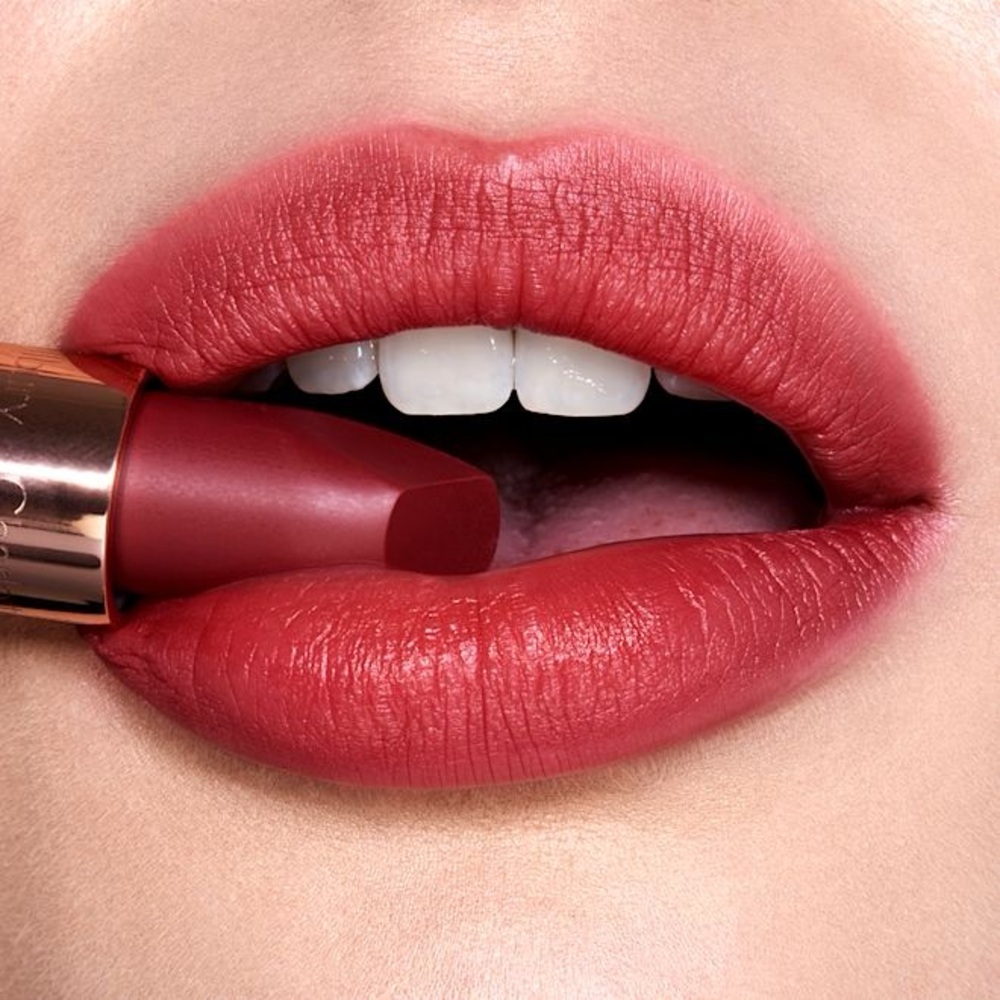 Charlotte Tilbury MATTE REVOLUTION
Walk of no shame